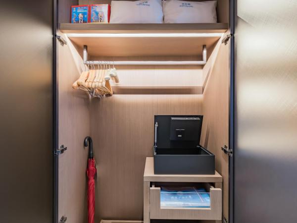 Beijing Guangxi Hotel : photo 1 de la chambre chambre lits jumeaux avec salle de bains privative