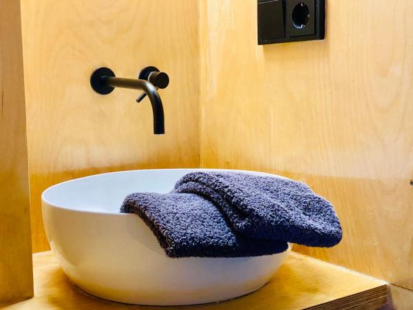 Private Studio with free car parking : photo 10 de la chambre chambre double deluxe avec douche