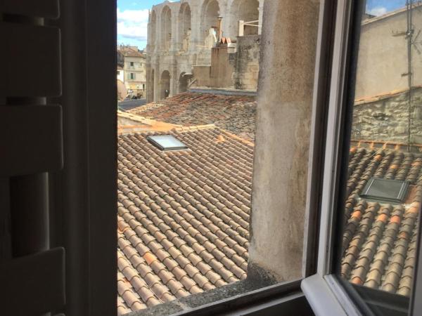 ZEN ARENA -Chambre d'Hôtes de charme à coté des Arènes : photo 5 de la chambre chambre deluxe (2 adultes + 1 enfant)