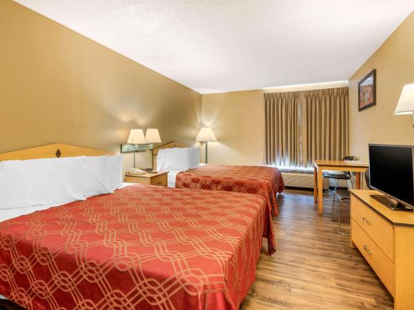 Econo Lodge Airport/Colorado Springs : photo 1 de la chambre chambre avec 2 grands lits queen-size 