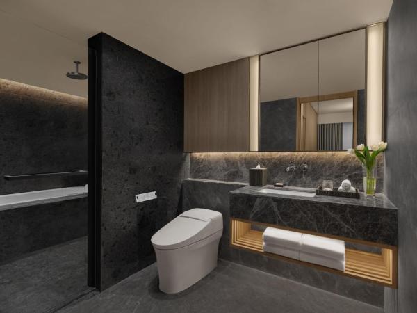 Marriott Executive Apartments, Bangkok Townhall Sukhumvit : photo 6 de la chambre one-bedroom apartment with king bed and balcony - city view