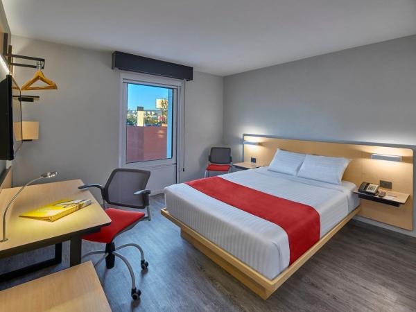 City Express by Marriott La Raza : photo 5 de la chambre chambre lit queen-size 