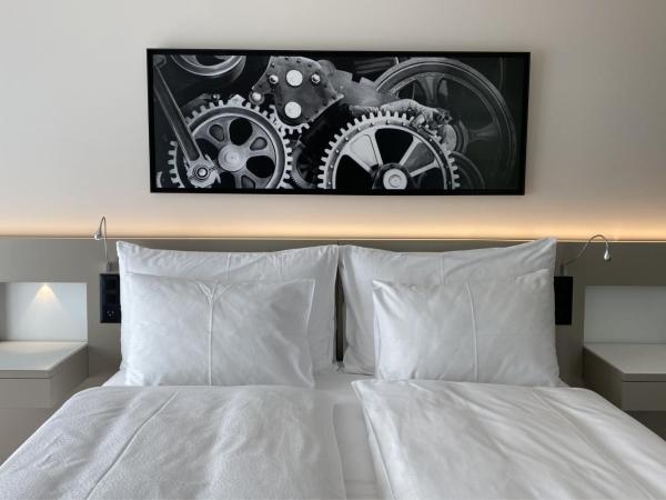 Modern Times Hotel, Vevey, A Tribute Portfolio Hotel : photo 2 de la chambre chambre king standard avec vue sur ville