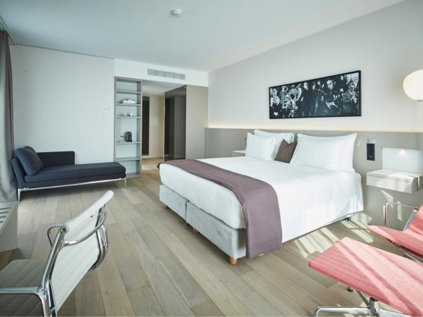 Modern Times Hotel, Vevey, A Tribute Portfolio Hotel : photo 1 de la chambre spacious double room with city view