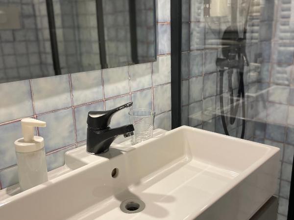 Le Camere di Bsuites Affittacamere : photo 4 de la chambre chambre double avec salle de bains privative