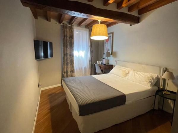 Le Camere di Bsuites Affittacamere : photo 1 de la chambre chambre double avec salle de bains privative