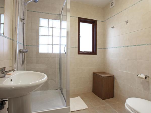 St Athans Hotel : photo 3 de la chambre chambre familiale avec salle de bains commune