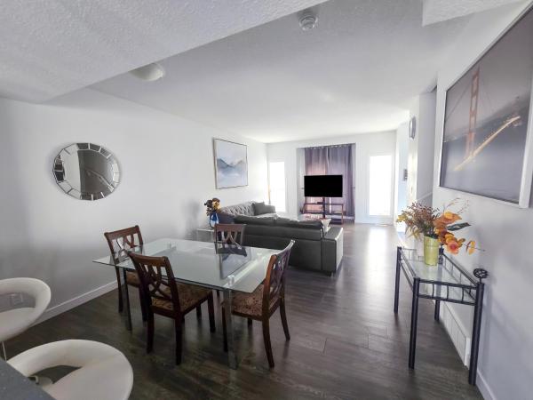Private Queen Bedroom with Private Shower : photo 2 de la chambre chambre double deluxe avec douche