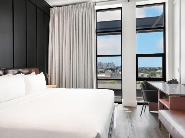 Waymore's Hotel : photo 3 de la chambre chambre lit king-size - vue sur horizon