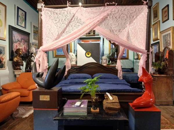 64sweethome Dusit BKK : photo 10 de la chambre chambre double avec salle de bains commune