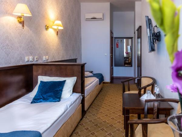 Prudentia Residence Qulturalna : photo 2 de la chambre chambre lits jumeaux avec douche 