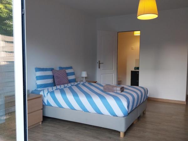 Hôtes de Libourne : photo 1 de la chambre chambre double - vue sur jardin
