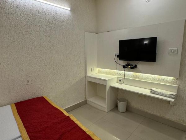 Hotel Kamal Nearest To Taj Mahal : photo 1 de la chambre chambre semi de luxe double ou lits jumeaux