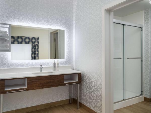 Hampton Inn & Suites Memphis East : photo 5 de la chambre hébergement lit king-size avec canapé-lit - non-fumeurs 