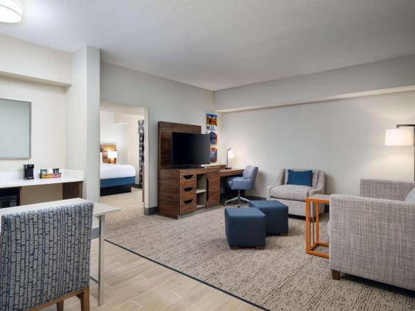Hampton Inn & Suites Memphis East : photo 4 de la chambre hébergement lit king-size avec canapé-lit - non-fumeurs 