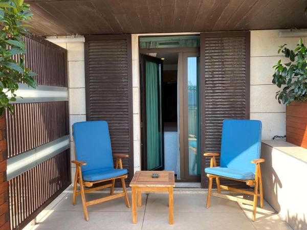 DoubleTree By Hilton Istanbul - Old Town : photo 2 de la chambre chambre king de luxe avec terrasse