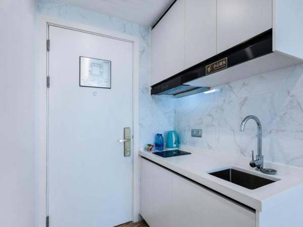 深圳金中环服务公寓-深业上城店 Golden Central Serviced Residence Shenzhen-UpperHills : photo 9 de la chambre chambre supérieure lit queen-size