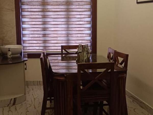 Treebo Love Shore Residency, Near Lakeshore Hospital : photo 6 de la chambre chambre double supérieure