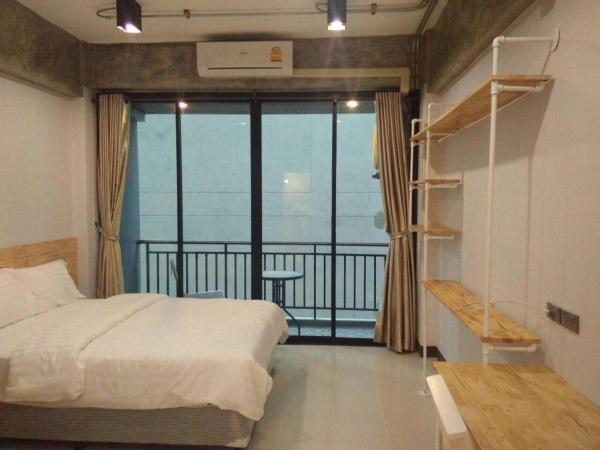 Rinrada Loft Resident : photo 7 de la chambre appartement avec balcon