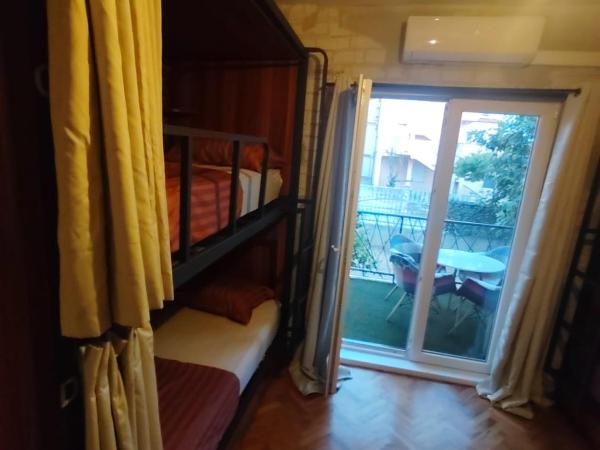 Hostel Pulp Fiction : photo 3 de la chambre lit dans dortoir 6 lits