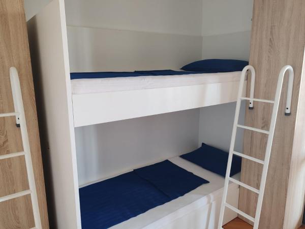 Hostel Pulp Fiction : photo 2 de la chambre lit dans dortoir 6 lits