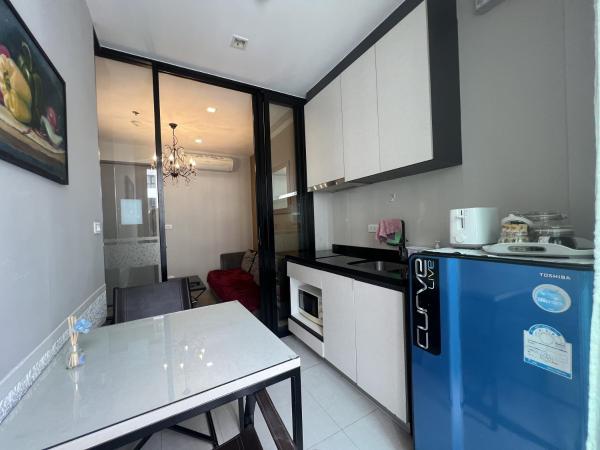 The Base Central Pattaya by Mickey : photo 7 de la chambre appartement 1 chambre avec balcon et vue sur mer