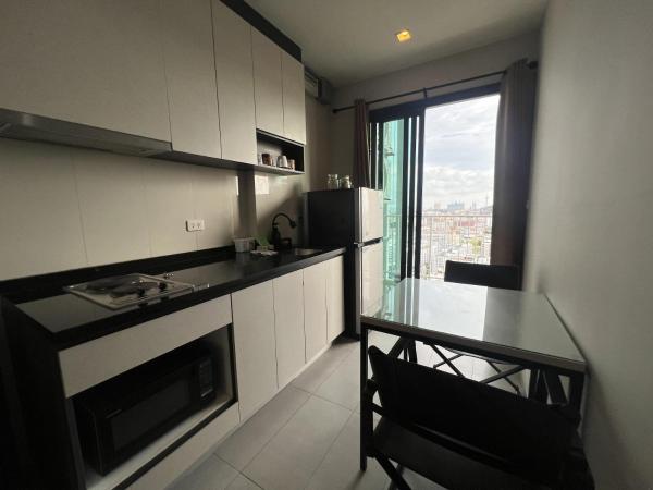 The Base Central Pattaya by Mickey : photo 4 de la chambre appartement 1 chambre avec balcon et vue sur mer