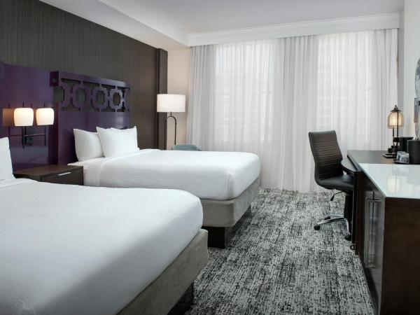 Courtyard by Marriott San Diego Downtown : photo 1 de la chambre chambre lit queen-size - vue sur ville