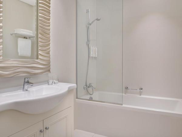 Delta Hotels by Marriott Dubai Investment Park : photo 5 de la chambre superior king room with shuttle bus to jbr beach and various shopping malls