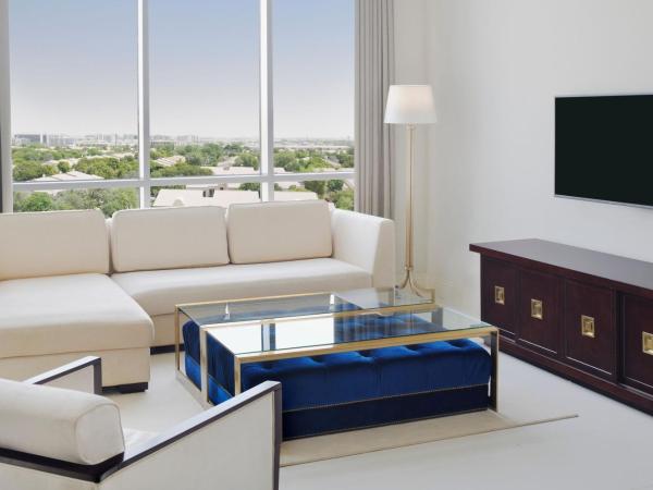 Delta Hotels by Marriott Dubai Investment Park : photo 4 de la chambre executive king suite with community view, pantry lounge access and shuttle bus to jbr beach and various shopping malls
