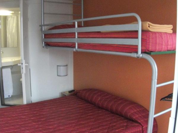 Premiere Classe Bayonne : photo 7 de la chambre chambre triple