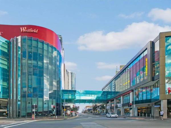 SPR Serivce Apartment Parramatta 3 bedrooms, 2 carspaces : photo 9 de la chambre appartement avec balcon