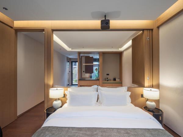 Happy Dragon Courtyard- Newly renovated with French Windows, Near Tian'AnMen Forbidden City,Lama Temple and Heaven Temple, 3minutes walk from Subway,Fluent English speaking with tourist sights tickets service ,Free coffee &laundry Service : photo 5 de la chambre suite 2 chambres