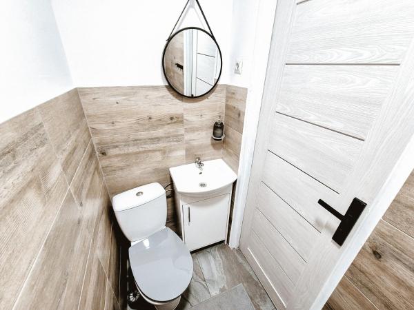 PINI HOSTEL - Przytulne pokoje w centrum Krakowa : photo 6 de la chambre chambre double avec salle de bains privative