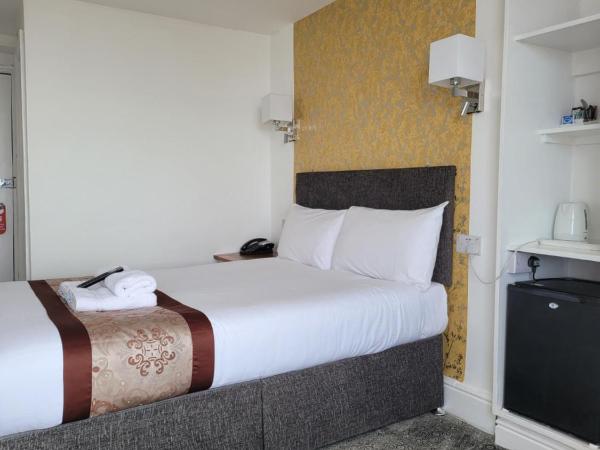 Atlantic Seafront : photo 2 de la chambre double avec salle de bains privative et vue sur mer