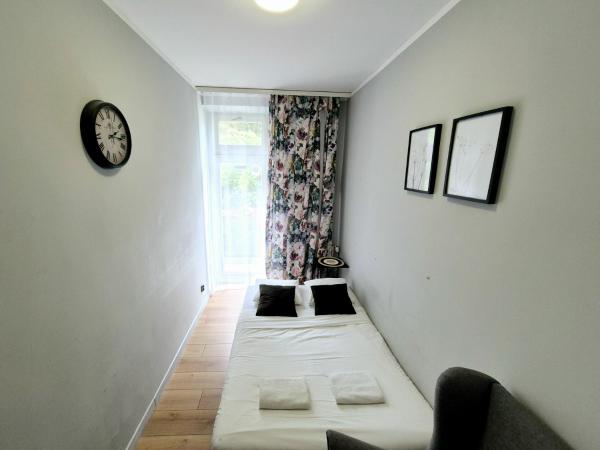 PINI HOSTEL - Przytulne pokoje w centrum Krakowa : photo 10 de la chambre chambre double avec balcon