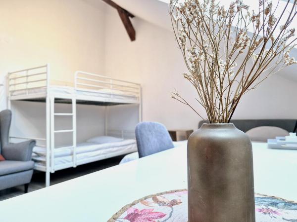 PINI HOSTEL - Przytulne pokoje w centrum Krakowa : photo 6 de la chambre chambre familiale