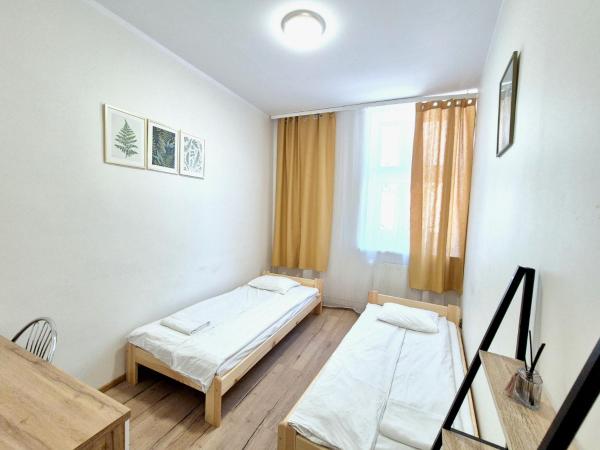 PINI HOSTEL - Przytulne pokoje w centrum Krakowa : photo 6 de la chambre chambre lits jumeaux standard