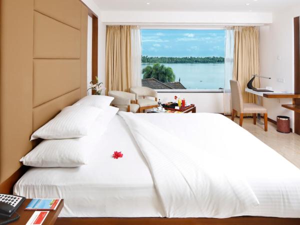Ramada Resort by Wyndham Kochi : photo 2 de la chambre suite junior - non-fumeurs - vue sur lac