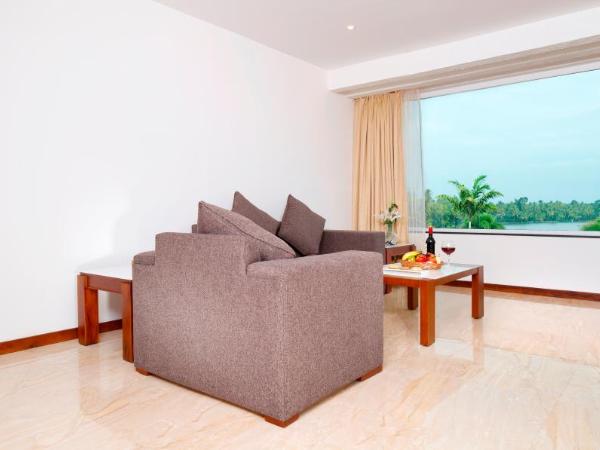 Ramada Resort by Wyndham Kochi : photo 3 de la chambre suite junior - non-fumeurs - vue sur lac