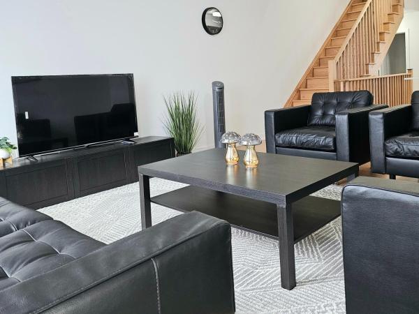 Private Room with Full Bathroom in the centre of Toronto, ON, Canada : photo 1 de la chambre chambre lits jumeaux avec salle de bains