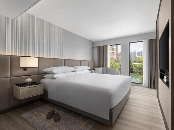 Marriott Executive Apartments, Bangkok Townhall Sukhumvit : photo 1 de la chambre appartement 3 chambres avec balcon - vue sur ville