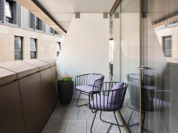 W Edinburgh : photo 2 de la chambre chambre lit king-size avec balcon fabulous