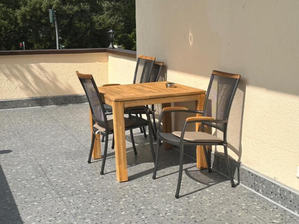 Hotel Pirol : photo 2 de la chambre chambre triple avec terrasse