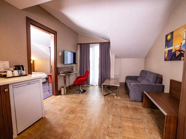 Ramada by Wyndham Istanbul Alibeykoy : photo 3 de la chambre suite junior avec balcon