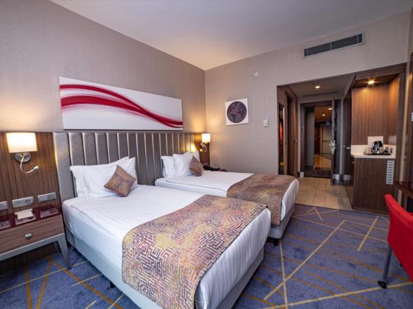Ramada by Wyndham Istanbul Alibeykoy : photo 2 de la chambre chambre lits jumeaux