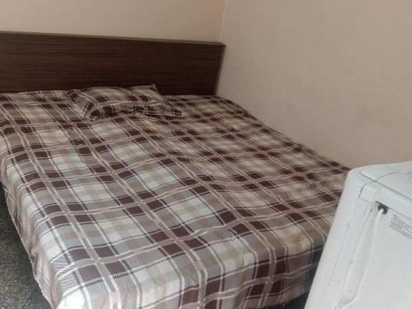 Ever Green Guest House Travel PG : photo 1 de la chambre chambre double avec salle de bains commune