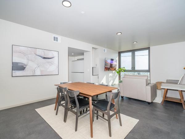 City24 Condo Hotel Little Italy Mission Hills : photo 3 de la chambre appartement supérieur 2 chambres