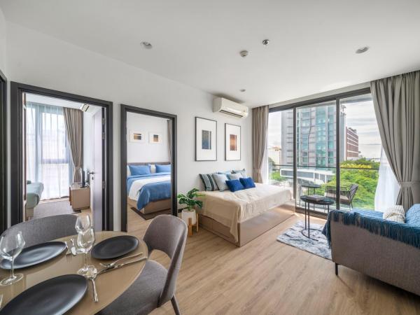 Vacaystation Edge Central Pattaya : photo 1 de la chambre chambre familiale - vue sur mer