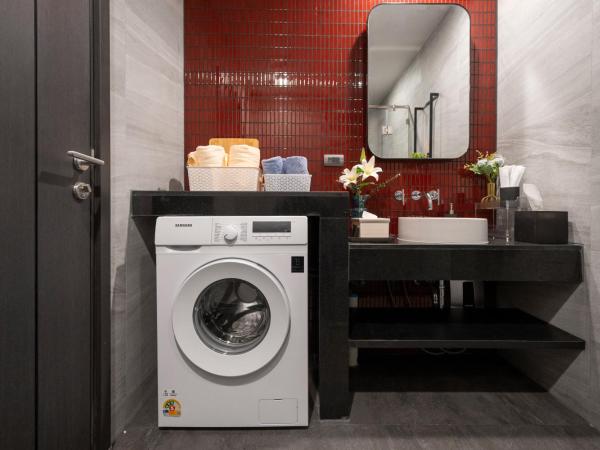 Vacaystation Edge Central Pattaya : photo 7 de la chambre chambre familiale - vue sur mer